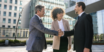 Cooperativas de crédito lideram em inclusão financeira e atendimento de proximidade
