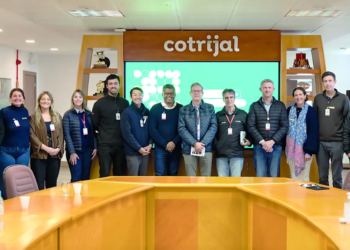 Cooperativa agroindustrial apresenta modelo de gestão cooperativo a pesquisadores da Austrália, Canadá e Chile