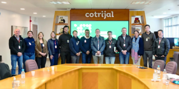 Cooperativa agroindustrial apresenta modelo de gestão cooperativo a pesquisadores da Austrália, Canadá e Chile