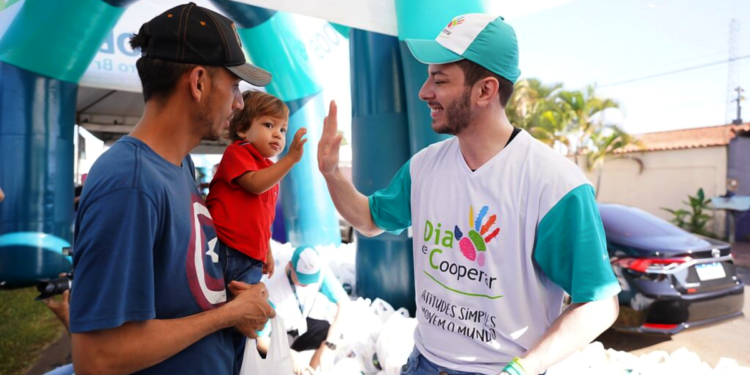 Cooperativismo leva ações gratuitas a Mineiros e Campinorte