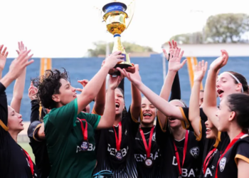 Cooperativa financeira reforça apoio ao esporte feminino e marca presença no Brasileirão 2025