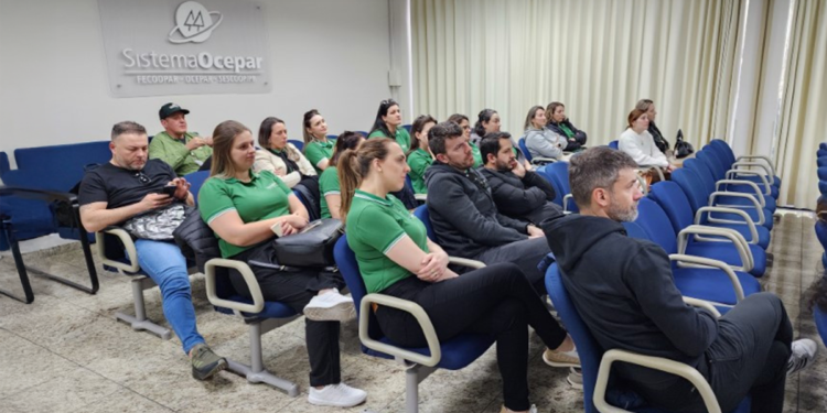 Cooperativa de saúde paranaense visita Sistema Ocepar para ampliar conhecimento sobre cooperativismo