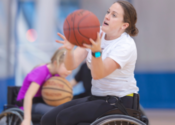 Cooperativa de crédito apoia jogo de basquete sobre rodas em Santa Catarina