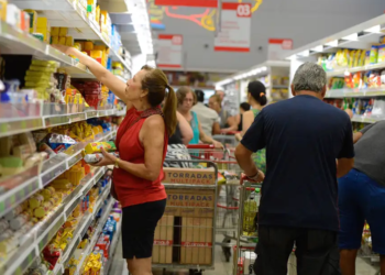 Consumo responde por 75% da alta do PIB nos últimos três anos, mas pressiona inflação, aponta economista