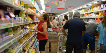 Consumo responde por 75% da alta do PIB nos últimos três anos, mas pressiona inflação, aponta economista