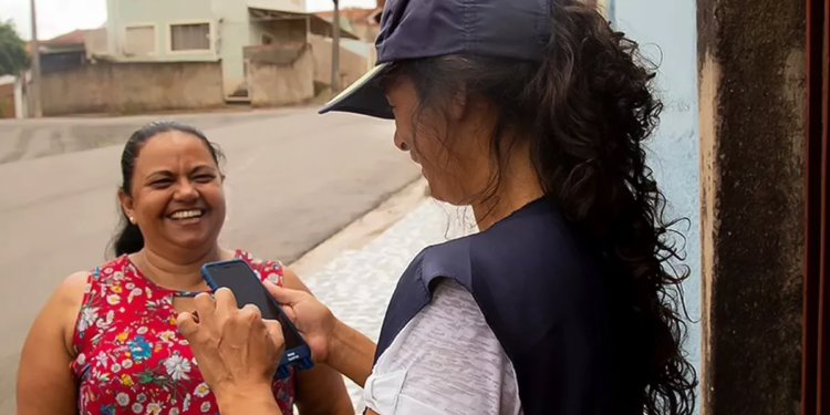 Pesquisa aponta que brasileiros priorizam emprego e redução de impostos na economia