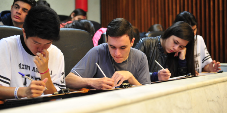 Concurso de redação desperta consciência cooperativa em estudantes goianos