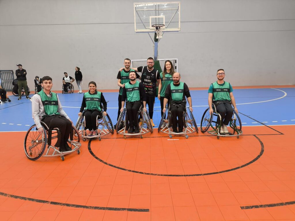 Cooperativa de crédito apoia jogo de basquete sobre rodas em Santa Catarina 3 Semana Inclusao e Sicoob Crediauc 2 1024x769 copiar