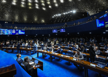 Plenário analisa regulamentação da reforma tributária nesta terça
