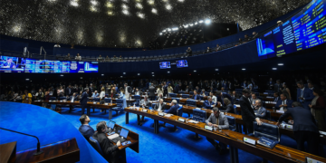 Plenário analisa regulamentação da reforma tributária nesta terça