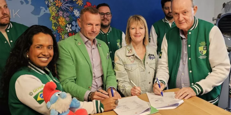 Cooperativa financeira renova parceria com Smurfs até 2027