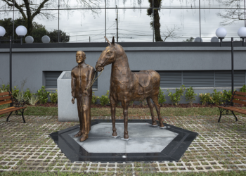 Cooperativa de crédito inaugura monumento em homenagem ao patrono do cooperativismo de crédito brasileiro
