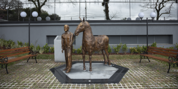 Cooperativa de crédito inaugura monumento em homenagem ao patrono do cooperativismo de crédito brasileiro