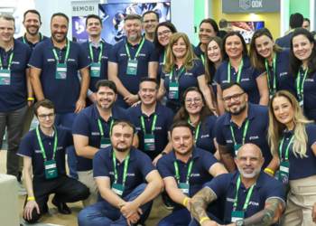 Cooperativa de saúde paranaense apresenta primeiro produto de holding em evento do setor
