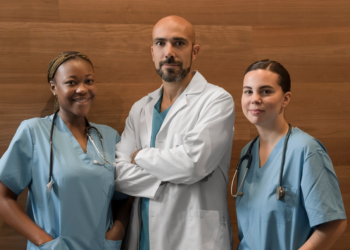 No mês dos médicos, cooperado destaca como o Sicoob UniCentro Br impulsiona o crescimento de negócios na área da saúde