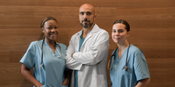No mês dos médicos, cooperado destaca como o Sicoob UniCentro Br impulsiona o crescimento de negócios na área da saúde