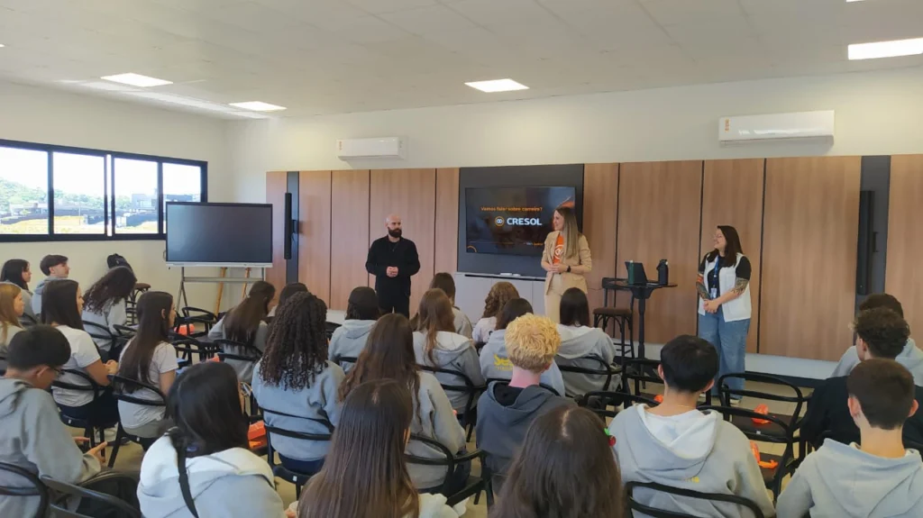 Alunos de curso técnico vivenciam cooperativismo em visita a cooperativa de crédito no Paraná 3 1sesi 23 10 2025 copiar