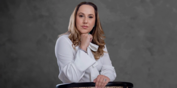Renata Botega Becker é Psicóloga, Mentora e Palestrante