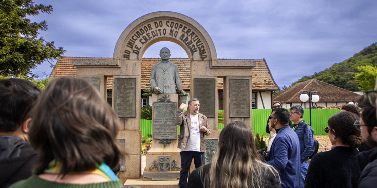 Imersão jornalística reforça conexões entre comunicação e cooperativismo 1 Imersão apresenta o papel do jornalismo na expansão do cooperativismo