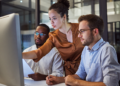 Empresas adotam IA como tutor digital para ampliar acesso à aprendizagem corporativa
