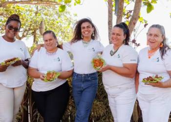 Mulheres cariocas criam rede de acolhimento em cooperativa pesqueira