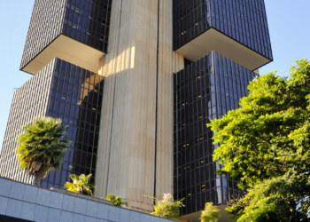 Copom mantém taxa básica de juros em 15% 2 Copom mantém taxa básica de juros em 15%