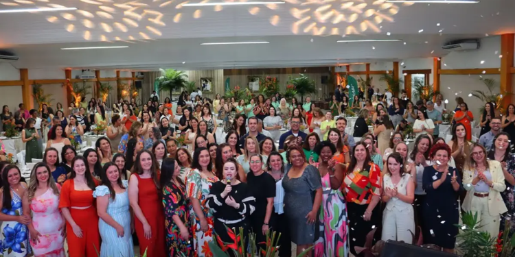 Cooperativa agroindustrial paranaense celebra êxito dos programas sociais em evento para educadores