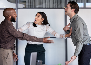 Bons líderes não ‘apagam incêndios’, cuidam de pessoas e geram resultados 2 Bons líderes não ‘apagam incêndios’, cuidam de pessoas e geram resultados