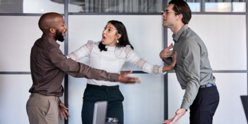 Bons líderes não ‘apagam incêndios’, cuidam de pessoas e geram resultados 9 Bons líderes não ‘apagam incêndios’, cuidam de pessoas e geram resultados