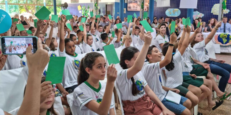 Instituição financeira celebra a constituição da 100ª Cooperativa Mirim 1 Coop Mirim