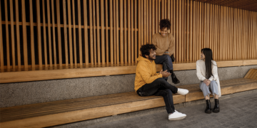 Geração digital, propósito real: por que os jovens estão redescobrindo as agências das cooperativas 8 Geração digital, propósito real: por que os jovens estão redescobrindo as agências das cooperativas