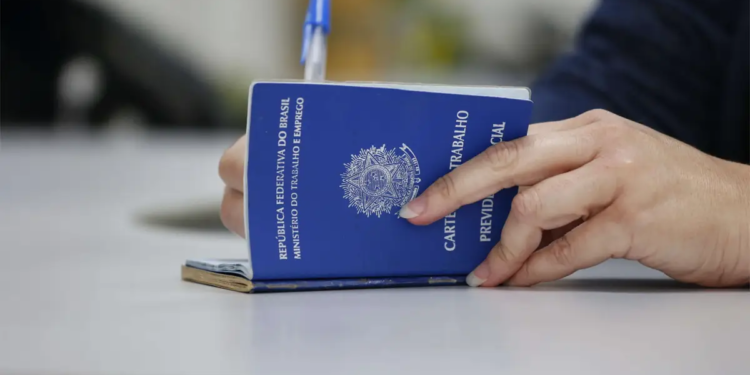 Taxa de desemprego cai para 5,4% em outubro, a menor da série histórica