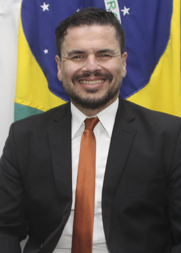 Fernando Lucindo é advogado especialista em direito cooperativo