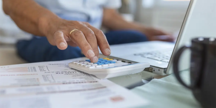 Juros dos bancos são os maiores em 8 anos: veja como não se endividar