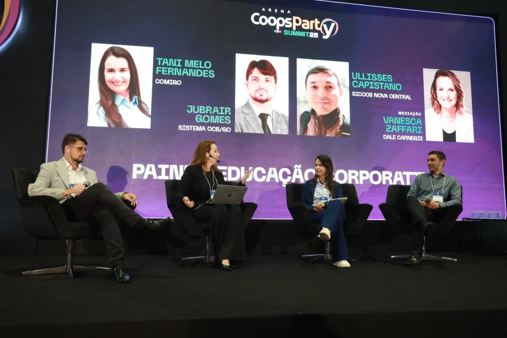CoopsParty Summit 2025 reúne especialistas e projeta novo ciclo de inovação no cooperativismo 5 MESA REDONDA