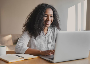 Cooperativa de crédito alcança R$ 100 bilhões na carteira de crédito PJ