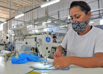 Prefeitura de Viçosa e UFV firmam apoio técnico para criação de cooperativa de costureiras