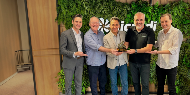 MundoCoop recebe homenagem por 25 anos de contribuições ao cooperativismo brasileiro