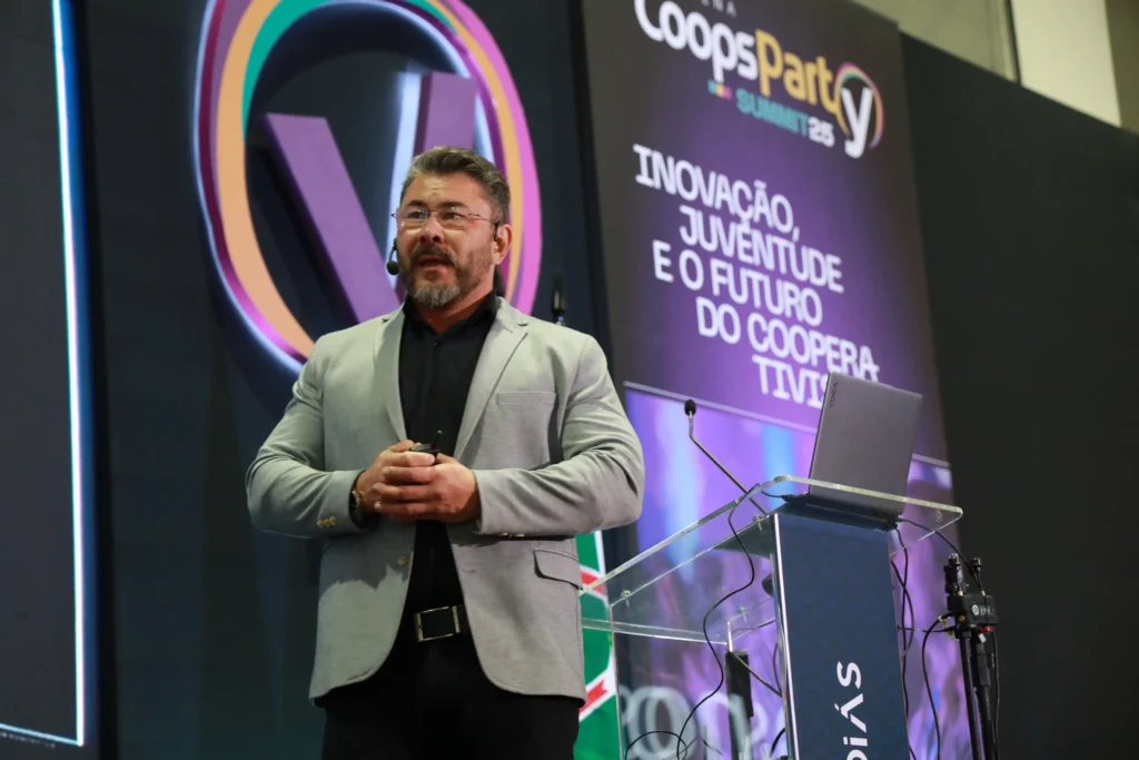 CoopsParty Summit 2025 reúne especialistas e projeta novo ciclo de inovação no cooperativismo 3 kasuo
