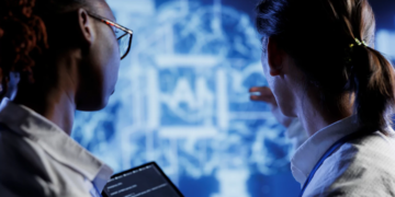 Pesquisa aponta que 72% das empresas no mundo já usam inteligência artificial