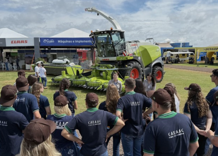 Cooperativa agro recebe estudantes em Dia de Campo