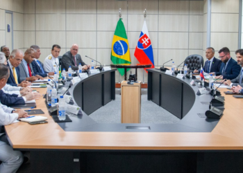 Brasil e Eslovênia firmam acordo de intercâmbio para fortalecer cooperativismo e apicultura