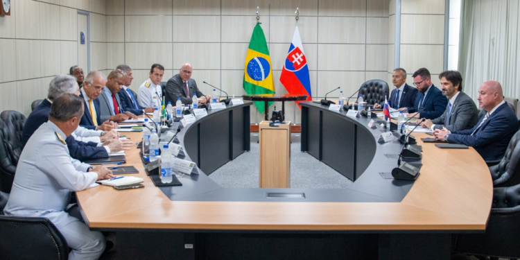 Brasil e Eslovênia firmam acordo de intercâmbio para fortalecer cooperativismo e apicultura 1 Brasil e Eslovênia firmam acordo de intercâmbio para fortalecer cooperativismo e apicultura