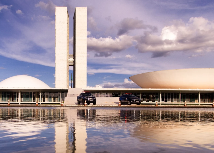 Governo acelera negociação de pauta econômica em meio à crise com Congresso