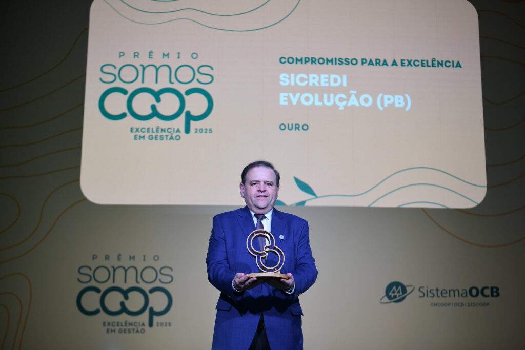 Sicredi Evolução conquista Ouro no PDGC e celebra avanço na excelência de gestão 2 FOTO 02