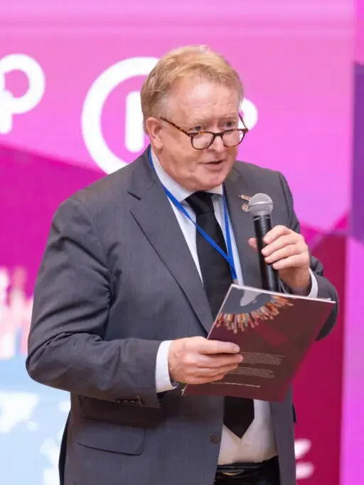 Cooperativas globais firmam compromisso por crescimento equitativo e ação climática 2 Jeroen Douglas edited