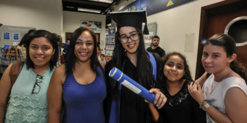 Jovens alagoanos recebem certificado em formatura inédita do Aprendiz Cooperativo 8 Jovem Aprendiz AL