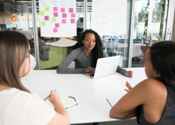 Pesquisa sobre liderança feminina em cooperativas de crédito ganha prêmio nacional
