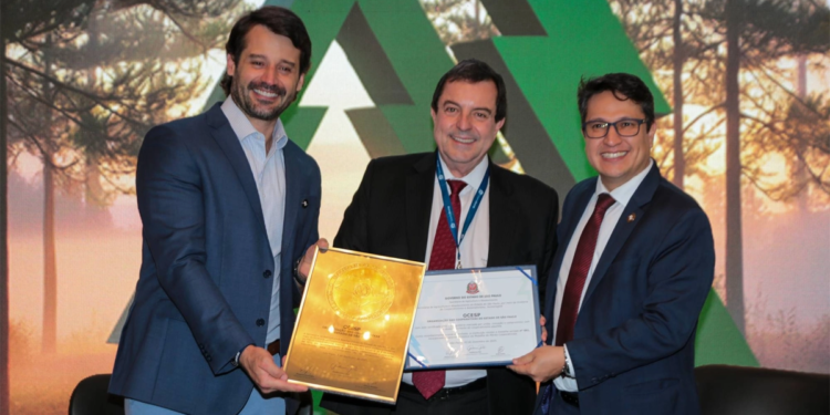 Governo paulista homenageia Ocesp e nove cooperativas com medalha inédita