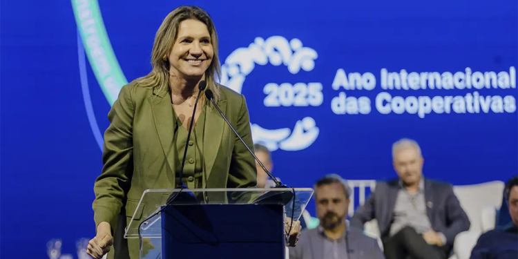 Tania Zanella destaca avanços e metas do coop em encontro da Ocepar 1 Tania Zanella destaca avanços e metas do coop em encontro da Ocepar